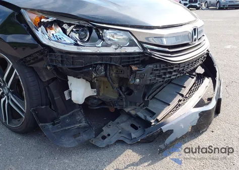 2017 Honda Accord Sport Se z USA, uszkodzony, nr VIN 1HGCR2F10HA243331